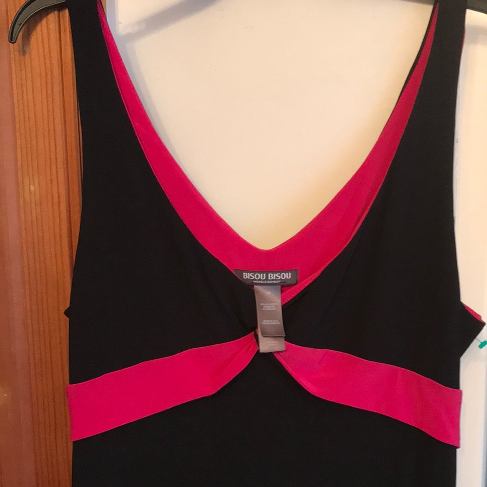 Bisou Bisou long w/ diagonal hem, size M. Stretchy